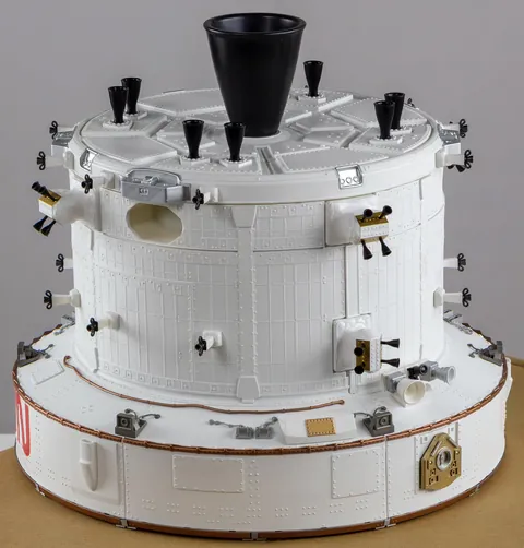 I 3D modeled, 3D printed, painted and assembled the world's most detailed Orion model (1:48, 1:24 scales!). 27 removable (magnetic) parts including the capsule. Enjoy!