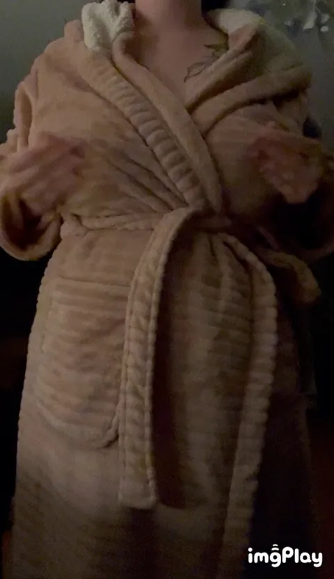 Trying to serve big mommy milkers and your cat ruins it😑