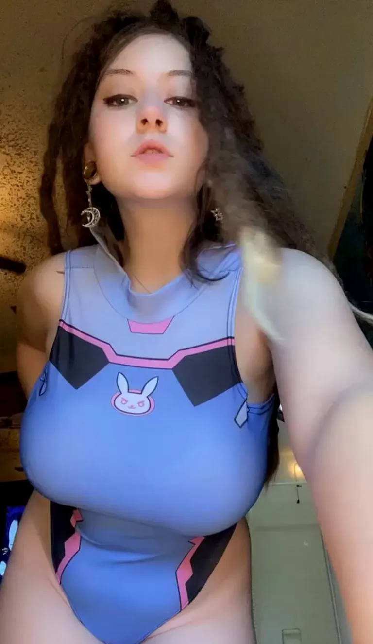 first time kinda cosplayingg, lmk how i did! &lt;3