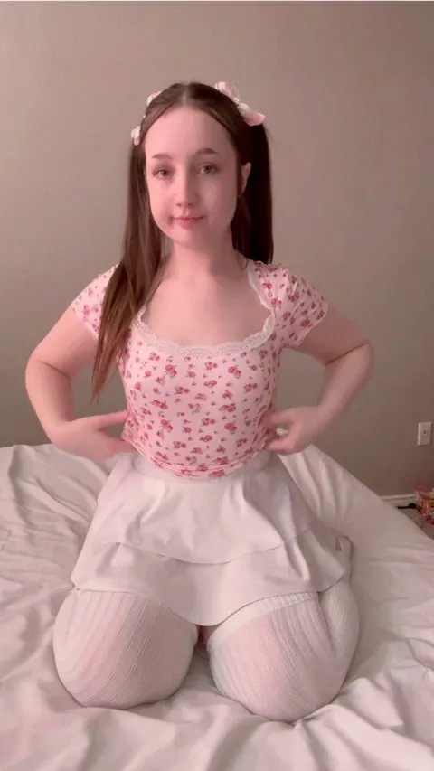 i never wear bras.. my chest is so flat ☺️