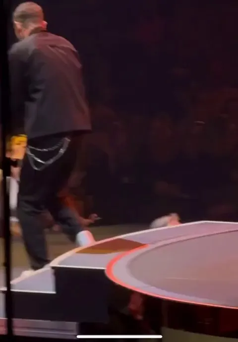 Lady misses Justin Timberlake singing to her while she’s texting 