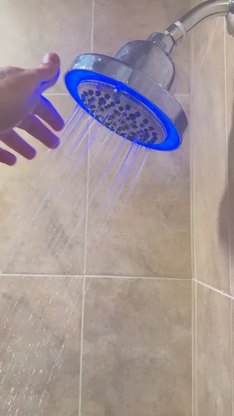 Bought this shower head that doesn’t like to stay up.