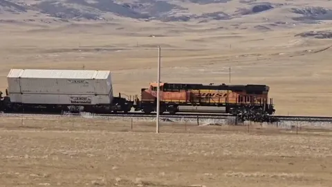 Strong winds with gusts up to 33-34 m per s overturned goods train cars near Cheyenne (Wyoming, USA, 19.12.2025)