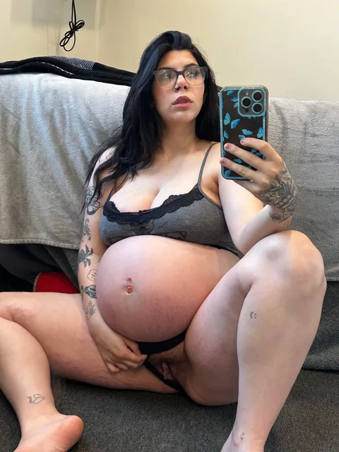 Swipe to see my pregnancy from a week old tummy 'til 8month