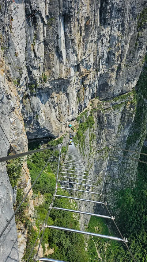 1480 meters big wall Via Ferrata and 168 meters sky ladder climbing challenge in Qixing moutain, Zhangjiajie, China during a solo travel