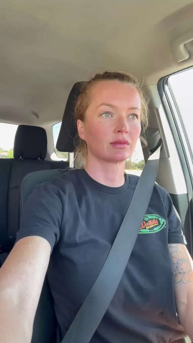 Flashing Friday while MILFing around town! [GIF]