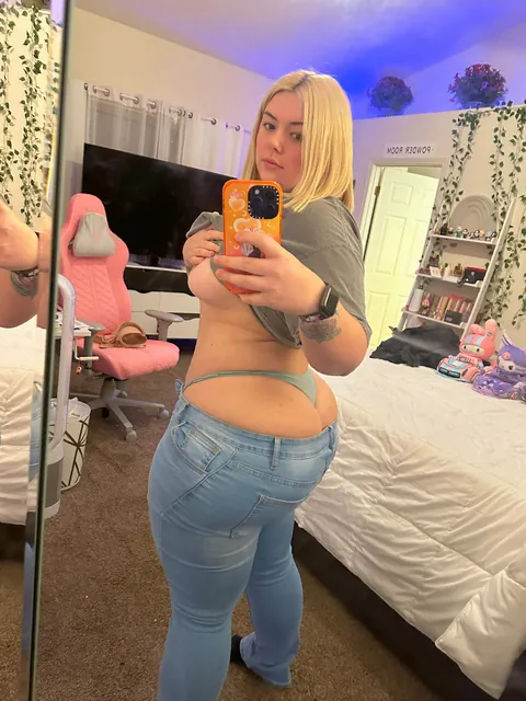 If you jerk off to my nudes, say hi and I'll send you some