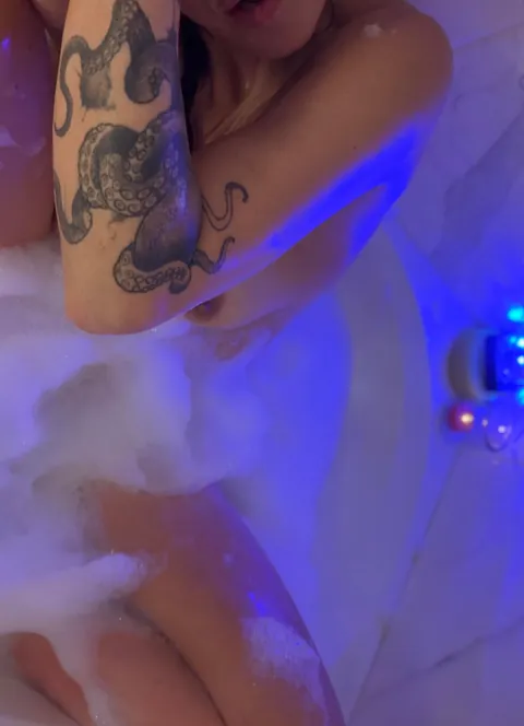 [f] bubbles deeeluxe!🖤