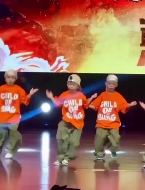 6-Year-Old Steals the Show: Pants Drop, but He Keeps Dancing Like a Pro!"