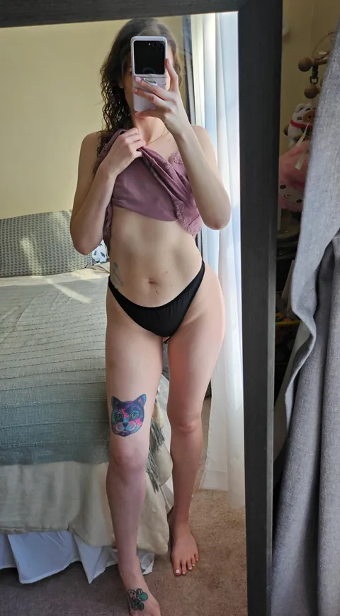 What im wearing to our sleepover [F]