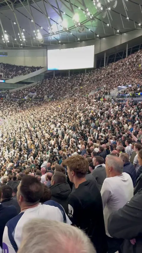 Spurs fans during last nights game "Thomas Partey, you know what you are!"