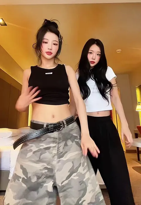 (BADVILLAIN) CHLOE YOUNG and YUNSEO