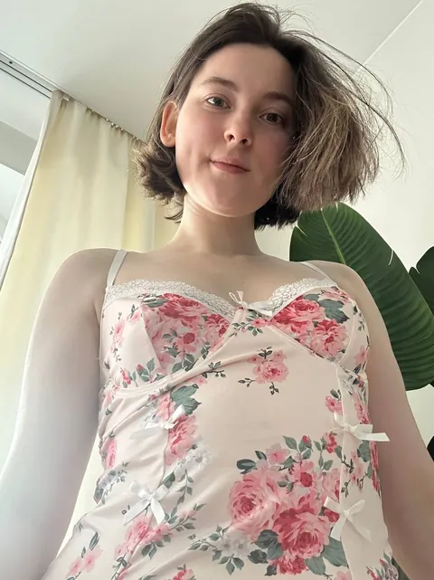 swipe if you wanna see my tits