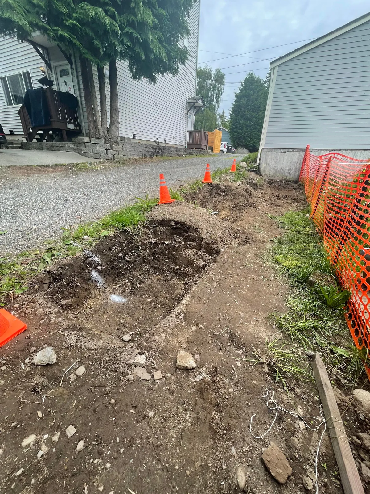 A few years ago my rotting fence fell over so I decided to build it back better.