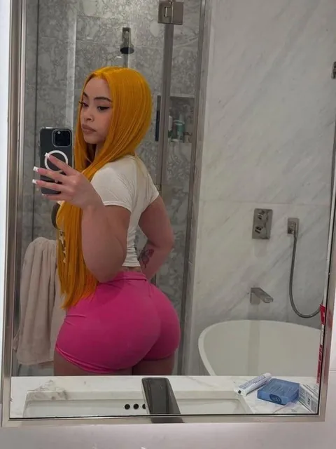 I love girls in leggings 🤩