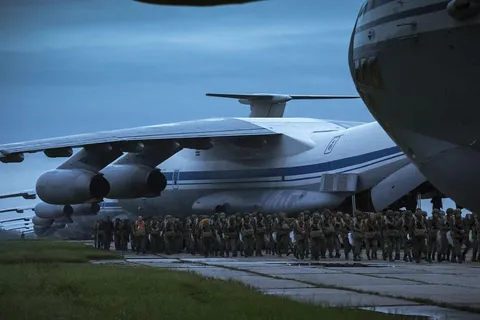 Il-76 Transport carries 100-150 paratroopers. Ukraine Has potentially shot down 2 tonight