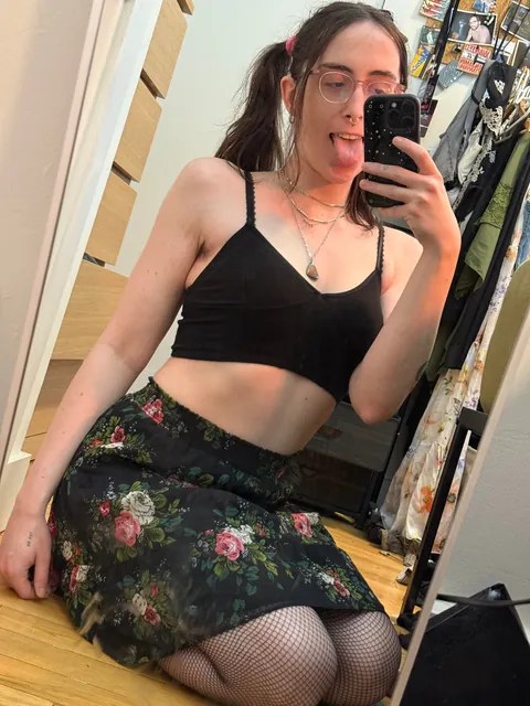 Swipe to undress 😈💕