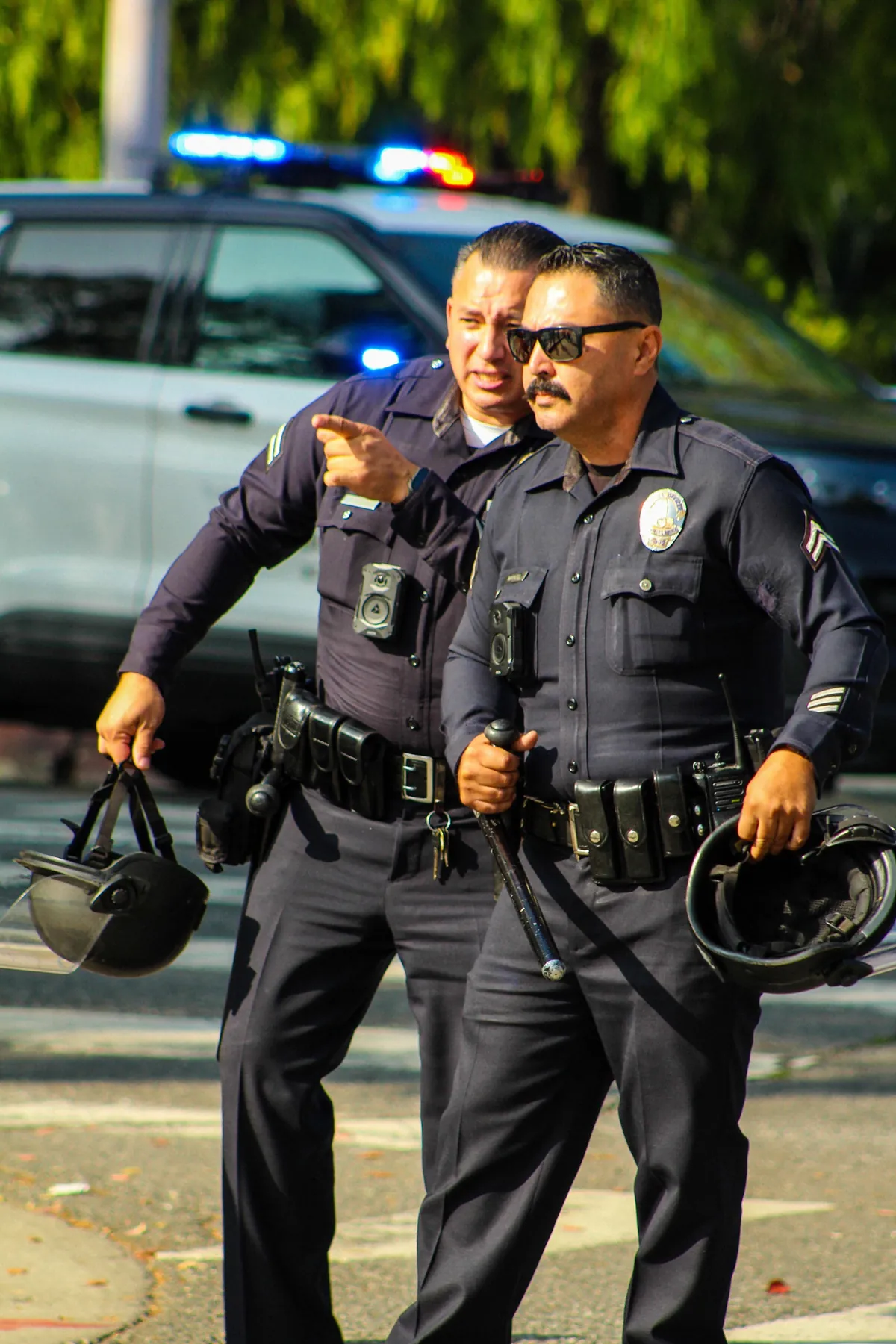 protest outside the LA mayor’s house criticized her compliance with ICE; LAPD came in droves [OC]