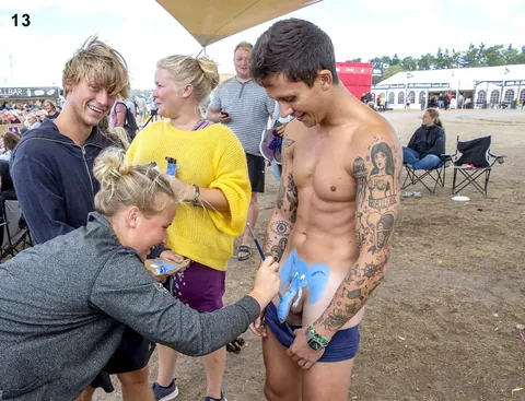 20 CFNM scenes in the great outdoors