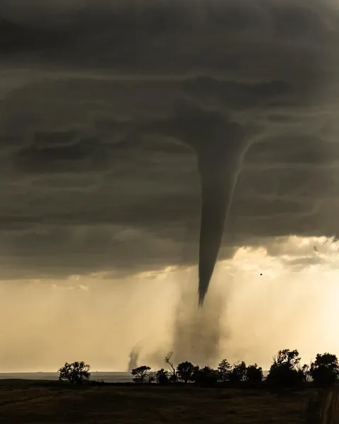 🔥 A tornado at Wellfeet, Nebraska