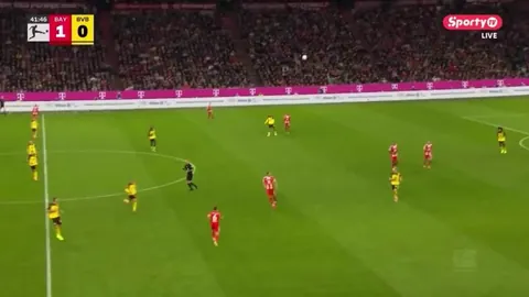 Kimmich incredible first touch control and pass