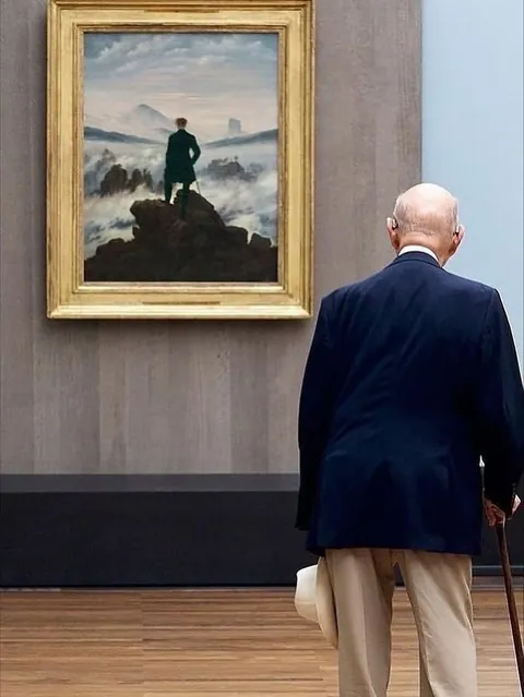 Photographer captures museum visitors who match the artwork on display.