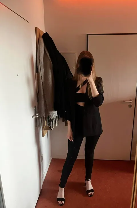 Help me choose an outfit for my anniversary dinner!