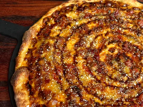 [Homemade] pizza with chunky meat sauce