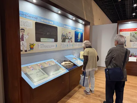 Took my son to the Pokemon Fossil Exhibit. Here are some pictures.