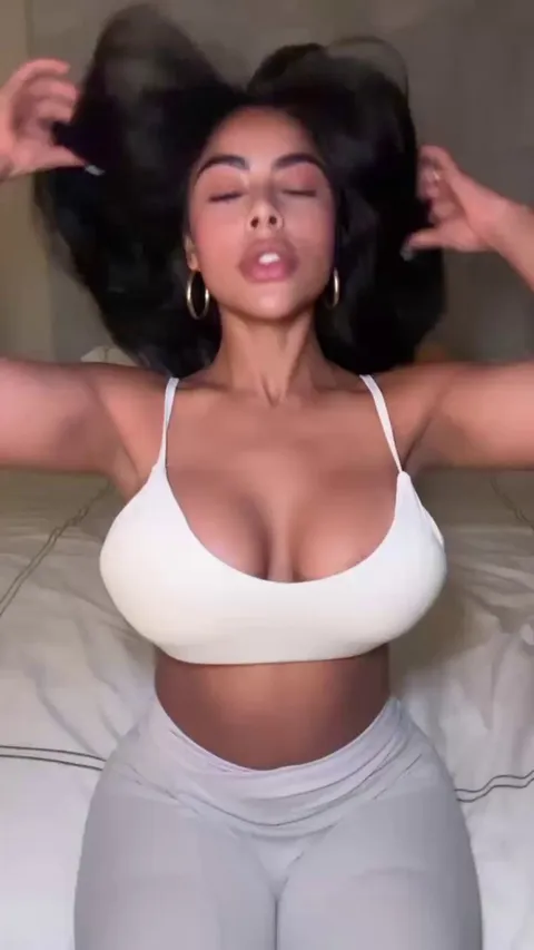 How a good bimbo behaves for her daddy