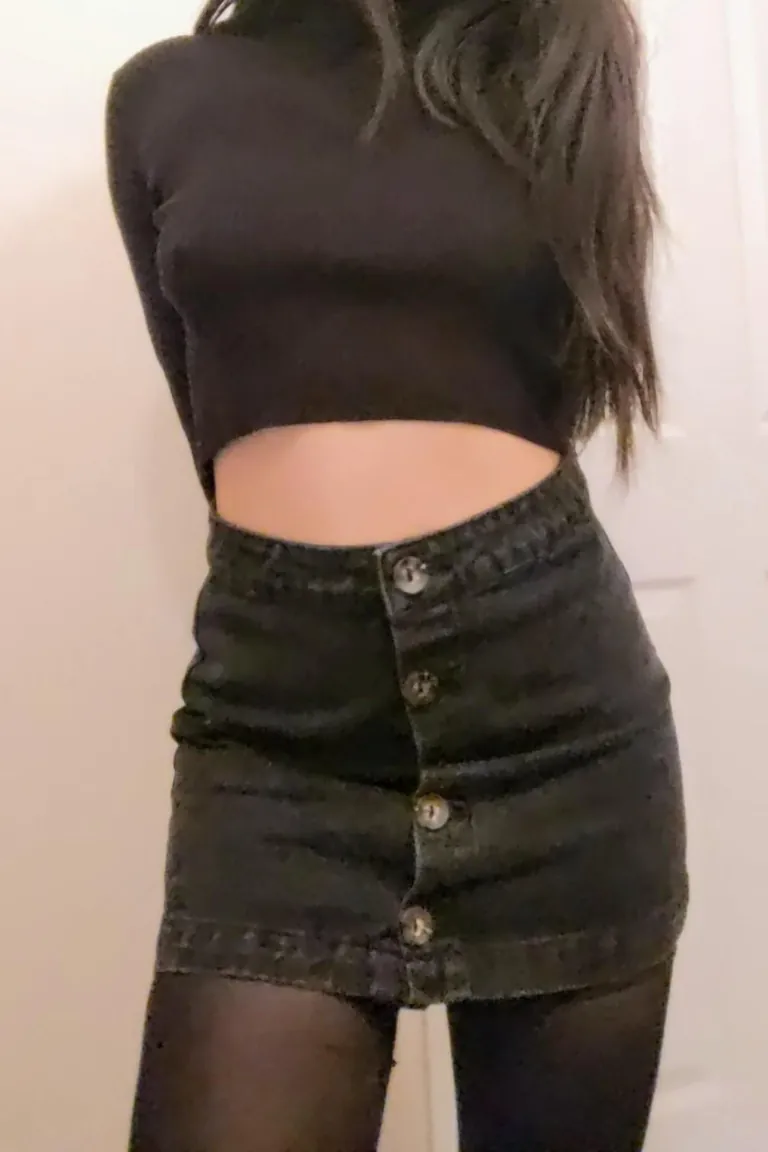 *getting* dressed is easy 🖤 *staying* dressed, however...