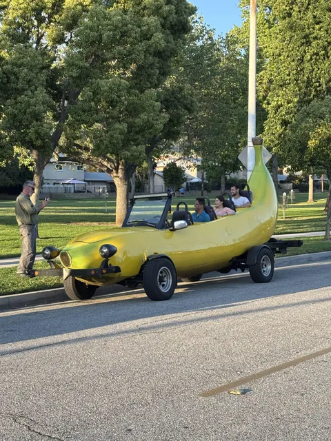 Lil banana car I saw today.