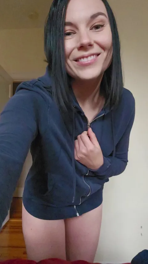 The easiest striptease: one zip