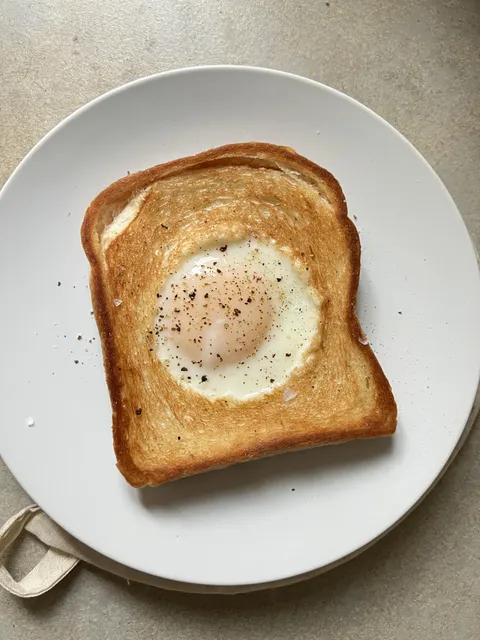 [homemade] Egg in a hole
