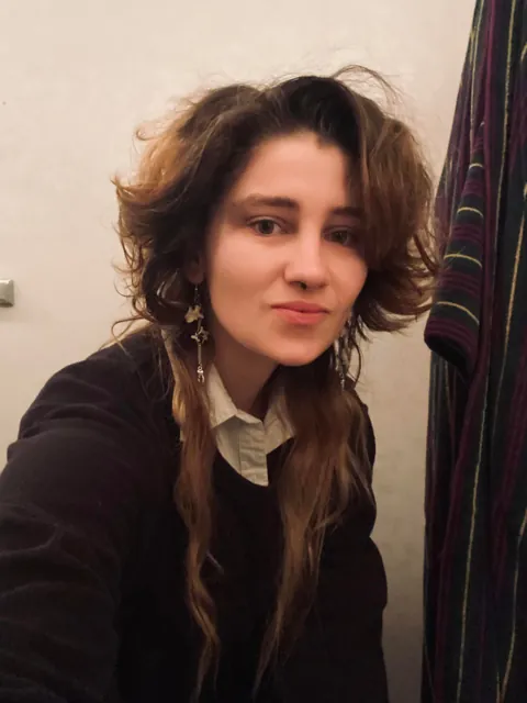 (22) Artist, musician, camera shy as hell. I have no clue what I look like, so go nuts with specifics!