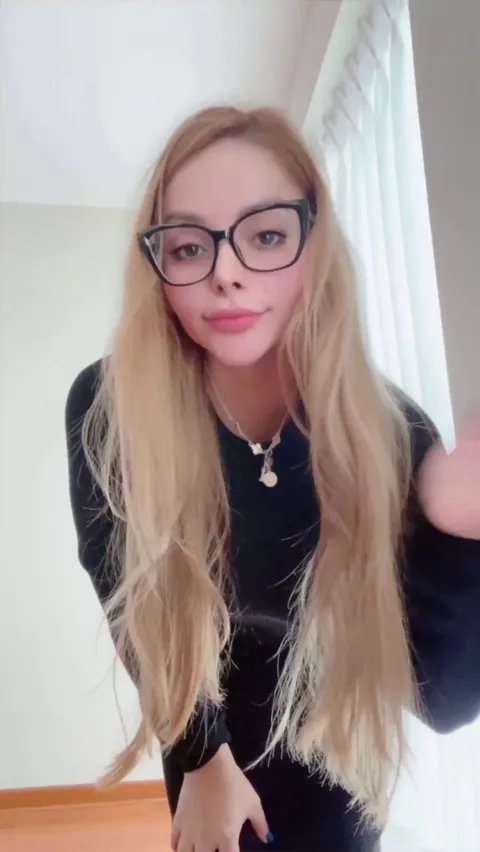 5’0 but stunning proportions! (reveal)