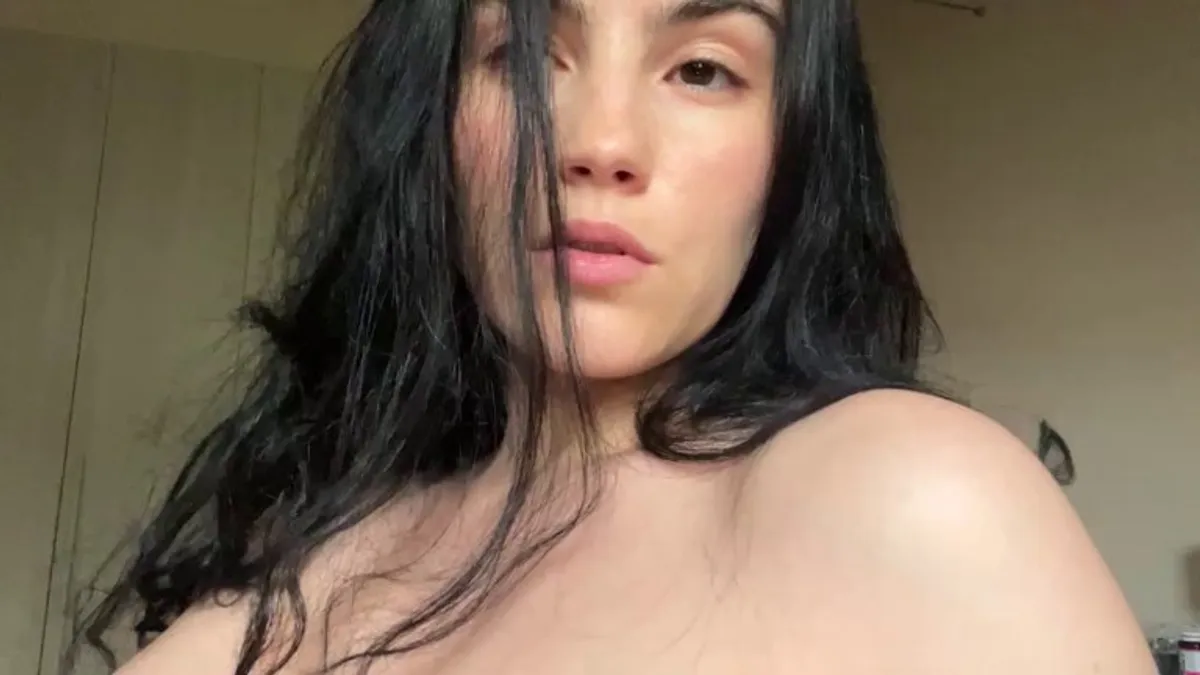 Italian painter and sex lover, 24yo, 5'2 and a very sweet pussy, still fuckable?🥺💦