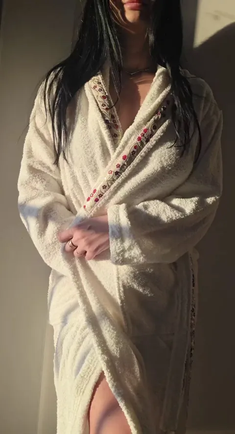 1,2,3... titty reveal!