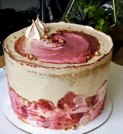 [Homemade] Browned butter almond cake, filled with cloudberry buttercream and lingonberry jam