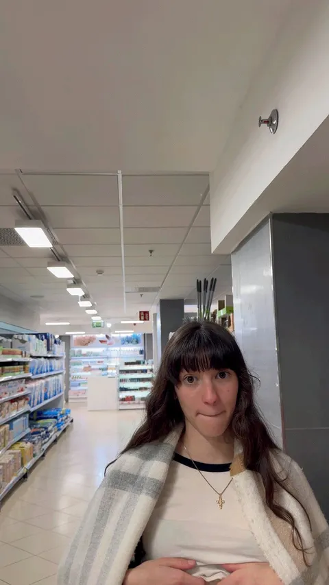 Making sure no one’s watching during this sneaky moment 