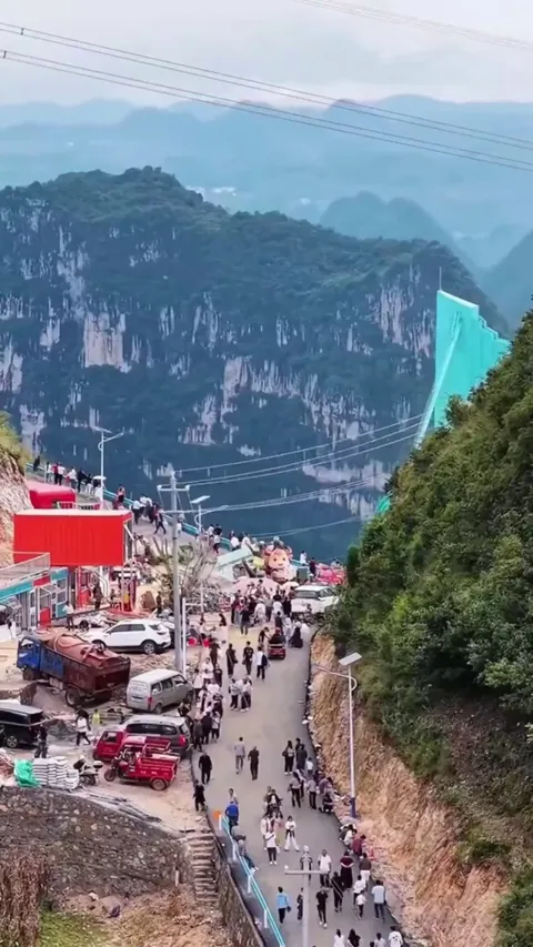 China officially opens the world’s tallest bridge, completing the project in under 4 years.