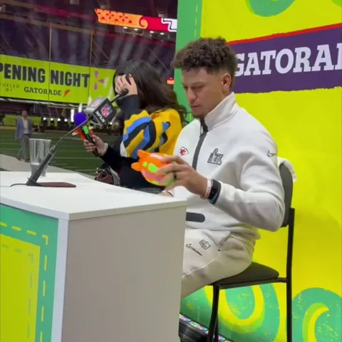 Reporter asks Mahomes who his favorite referee is and Kelce if he loves Taylor Swift or roughing the passer penalties more