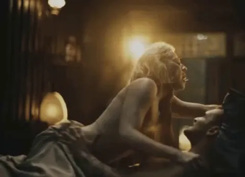 Carrie Coon in - The White Lotus s03e07 (2025)