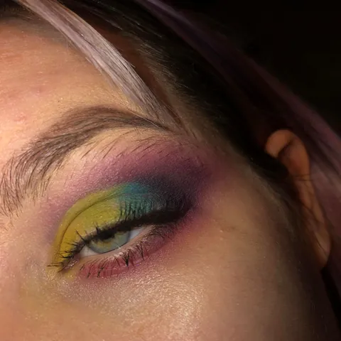why don’t we do colourful eyeshadow anymore