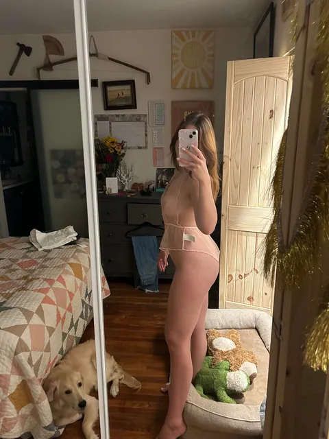 One of my fantasies is to get fucked on a paddle board in the middle of the ocean with this outfit🌊🌅♒️ [f]