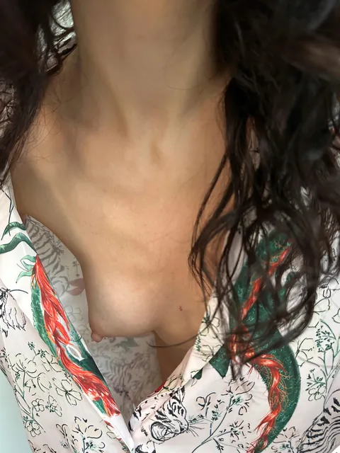 This blouse is too big for me