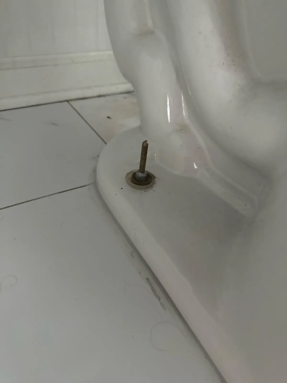 These mounting bolts are clearly too long… can I cut them?