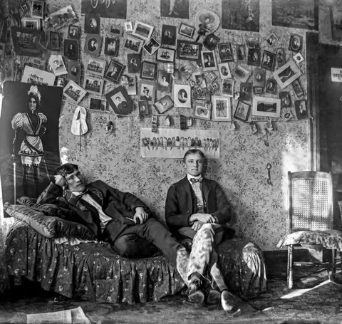 This is what hanging out in a college dorm room looked like in 1910. (University of Illinois)