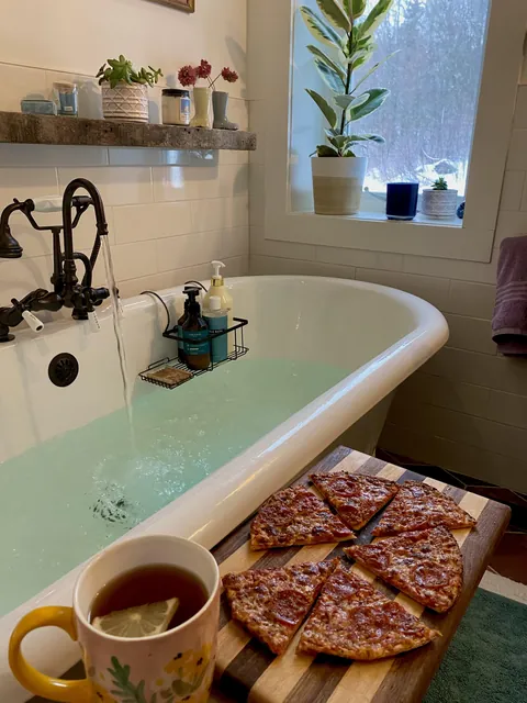 First snow fall, quiet afternoon with nothing else to do✨