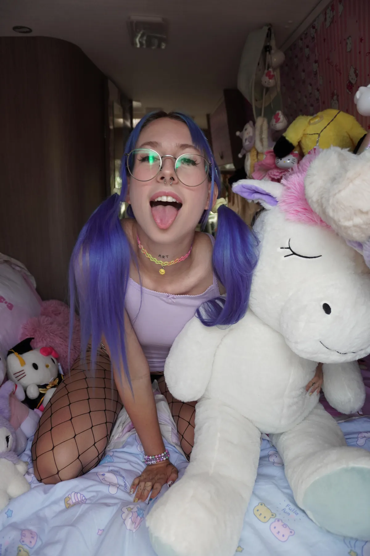 Say hi if you’re into nerdy girls 💜 [f]